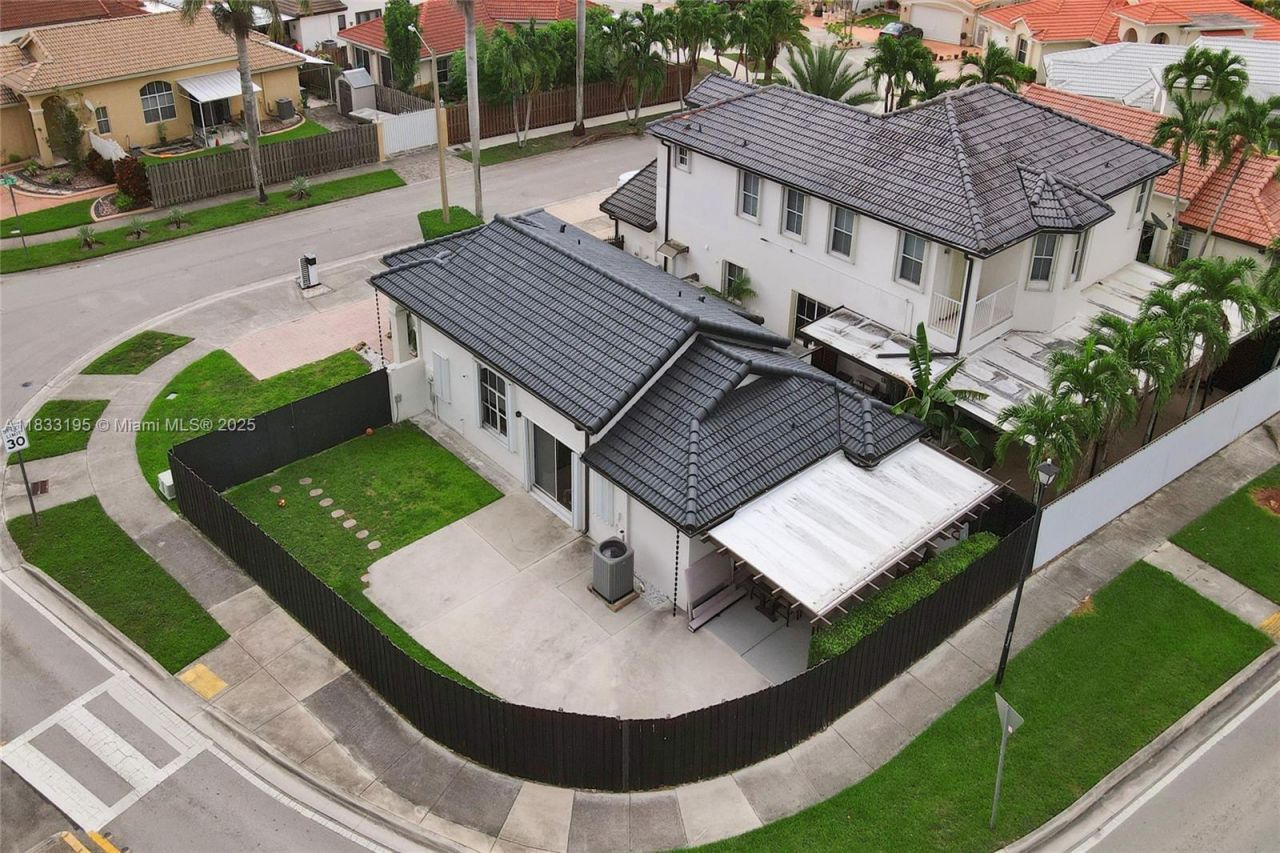 898 NW 131st Ave, Miami, FL 33182 Photo