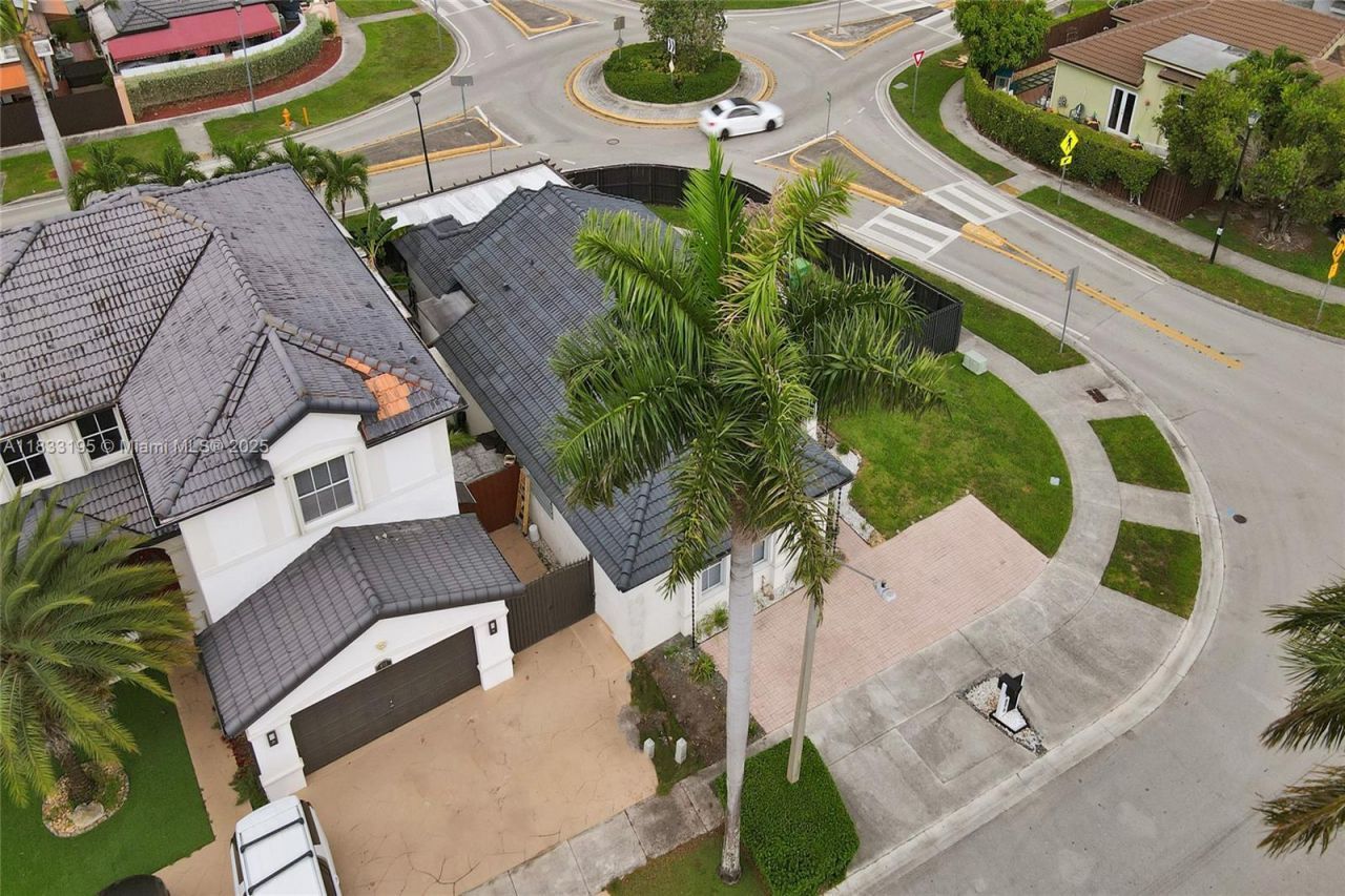 898 NW 131st Ave, Miami, FL 33182 Photo