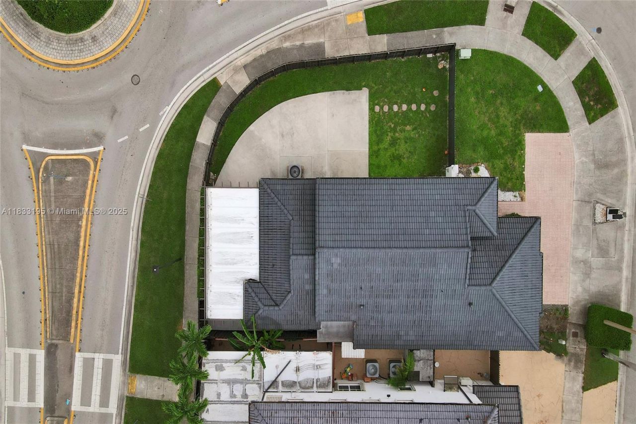 898 NW 131st Ave, Miami, FL 33182 Photo