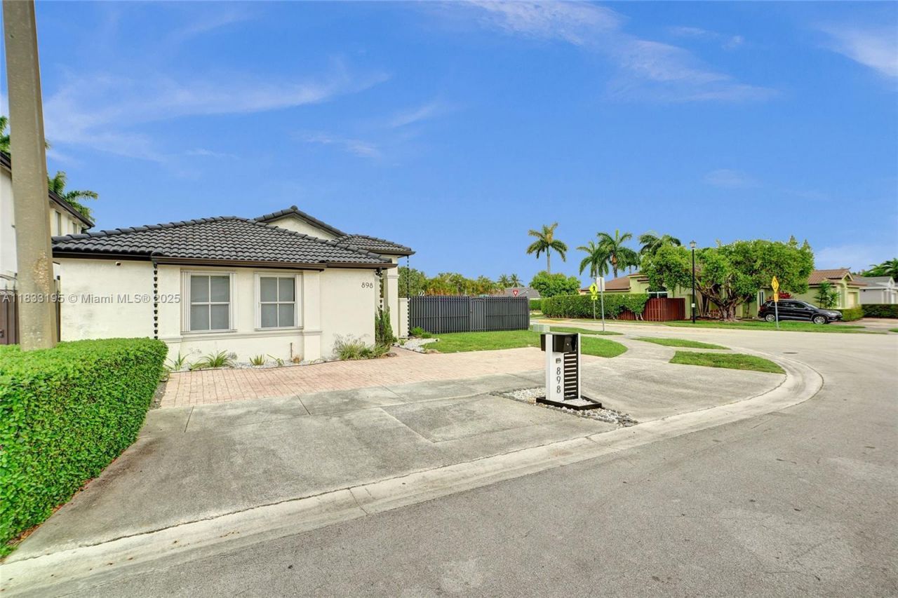 898 NW 131st Ave, Miami, FL 33182 Photo