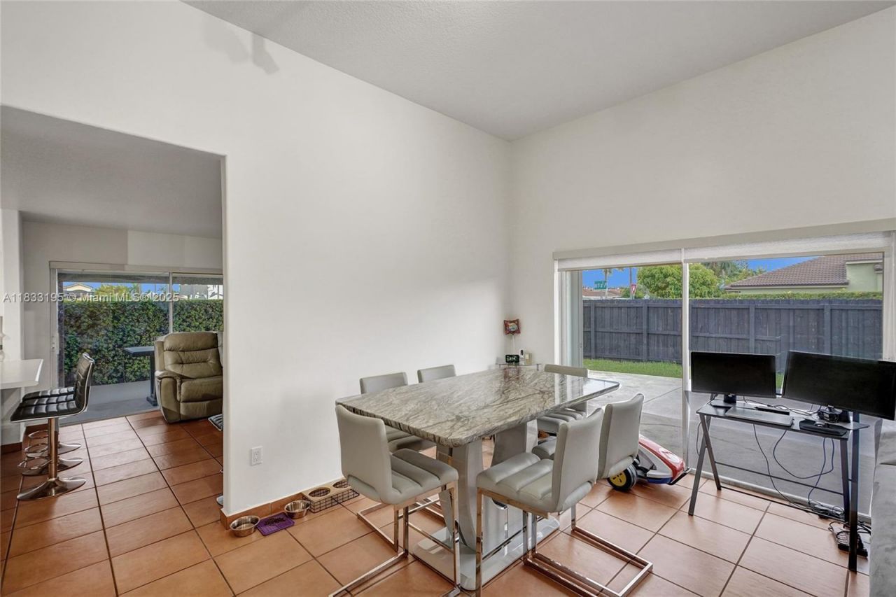 898 NW 131st Ave, Miami, FL 33182 Photo