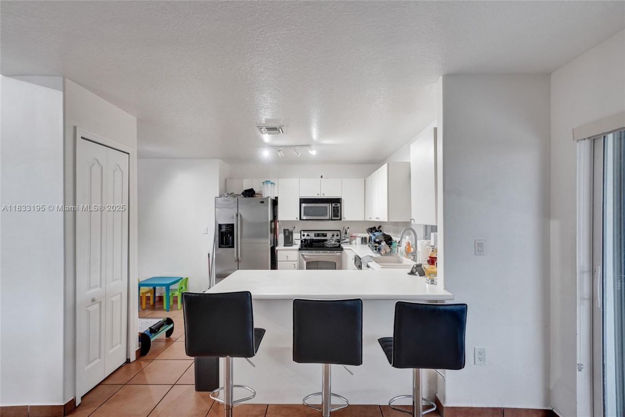 898 NW 131st Ave, Miami, FL 33182 Photo