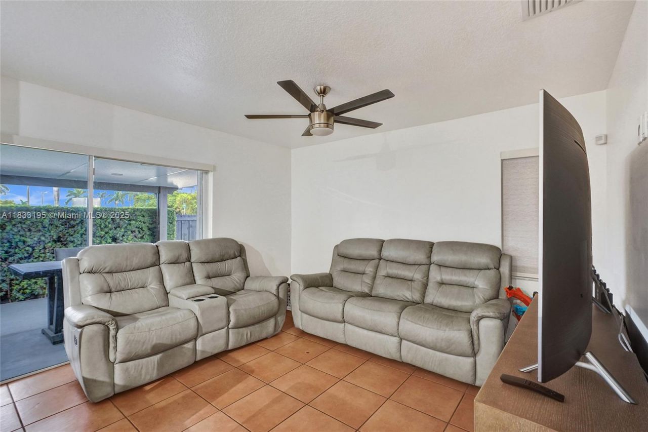 898 NW 131st Ave, Miami, FL 33182 Photo