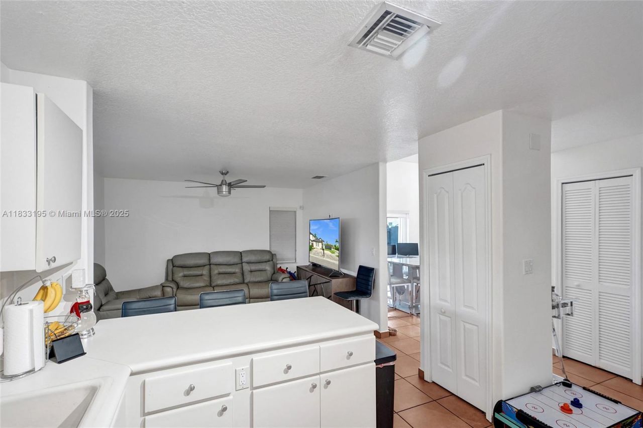 898 NW 131st Ave, Miami, FL 33182 Photo