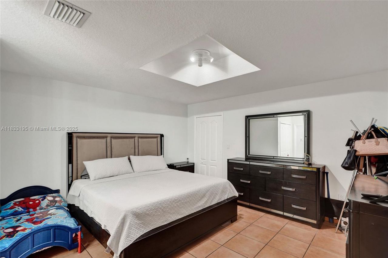 898 NW 131st Ave, Miami, FL 33182 Photo