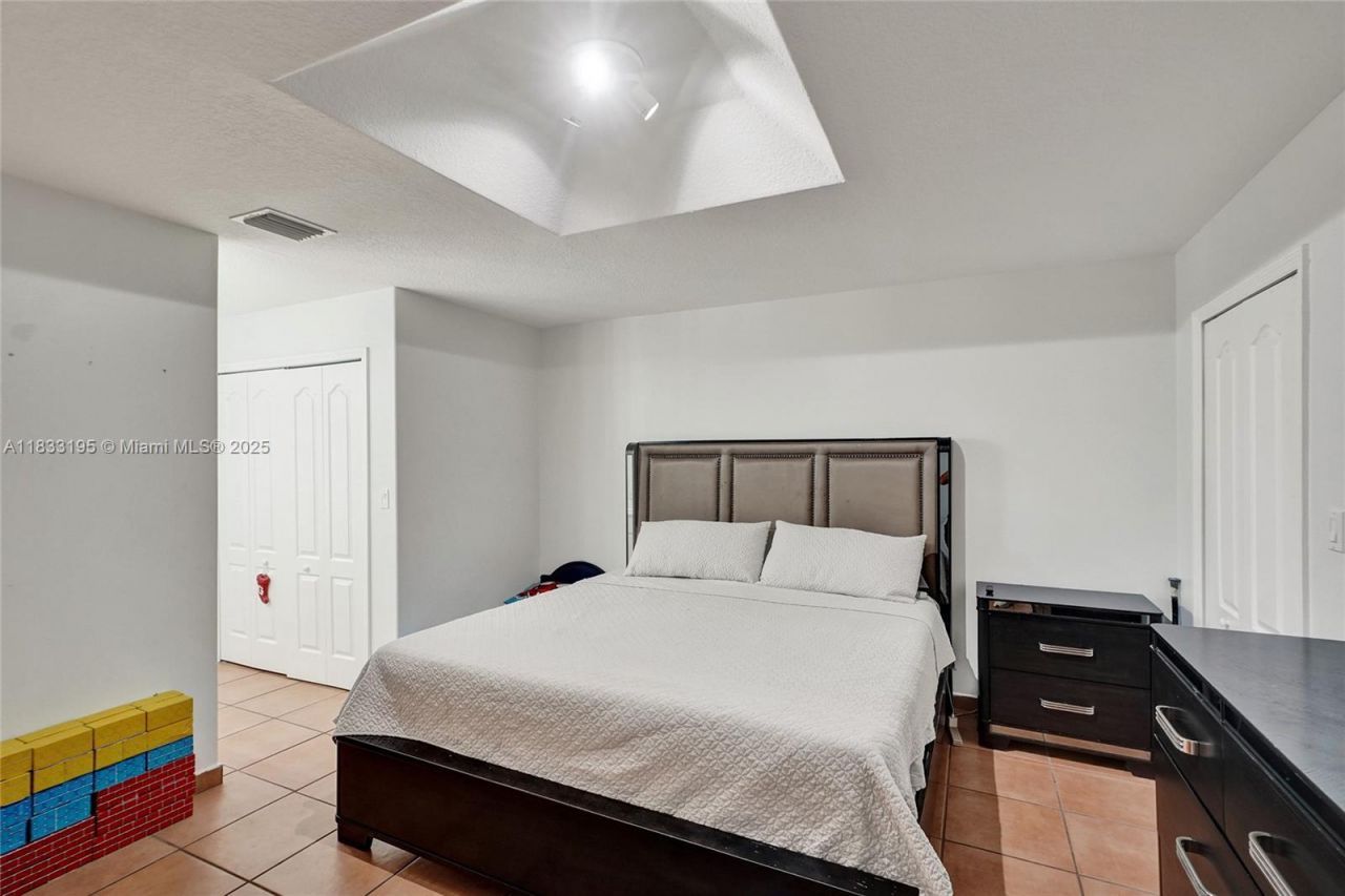 898 NW 131st Ave, Miami, FL 33182 Photo