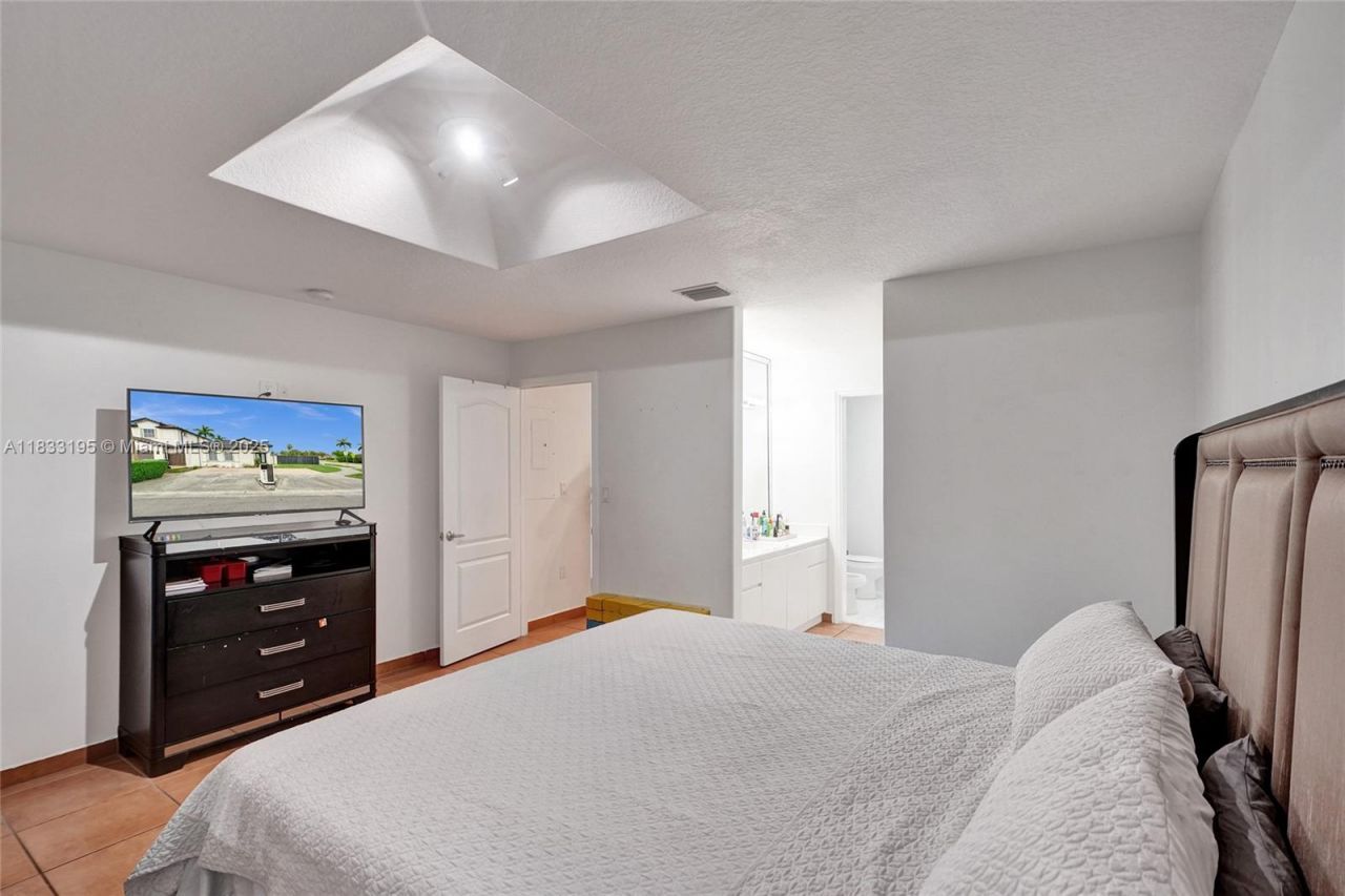 898 NW 131st Ave, Miami, FL 33182 Photo