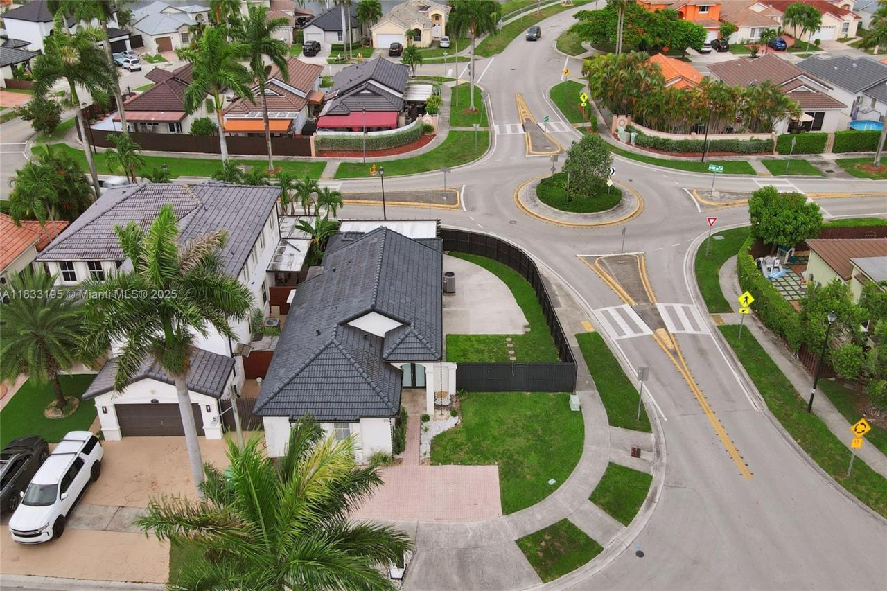 898 NW 131st Ave, Miami, FL 33182 Photo