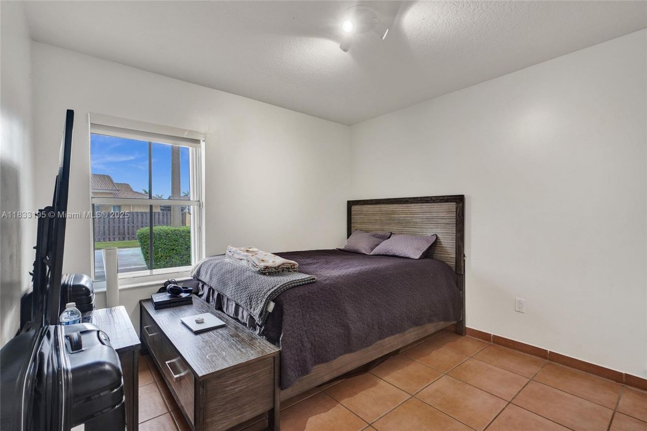 898 NW 131st Ave, Miami, FL 33182 Photo