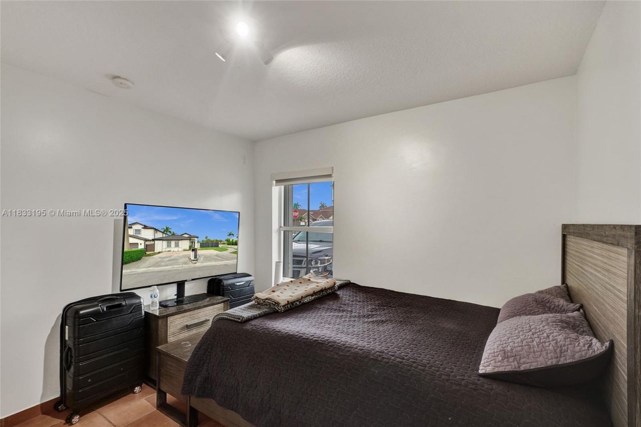 898 NW 131st Ave, Miami, FL 33182 Photo