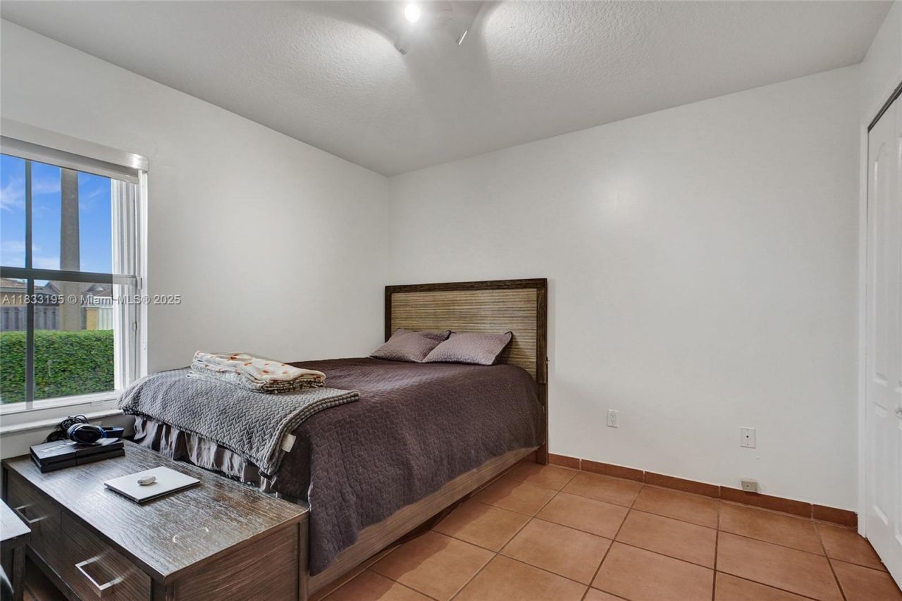 898 NW 131st Ave, Miami, FL 33182 Photo