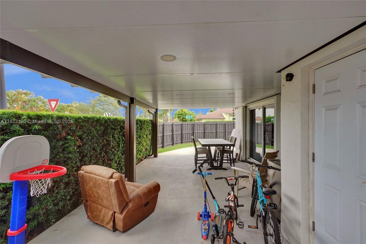 898 NW 131st Ave, Miami, FL 33182 Photo