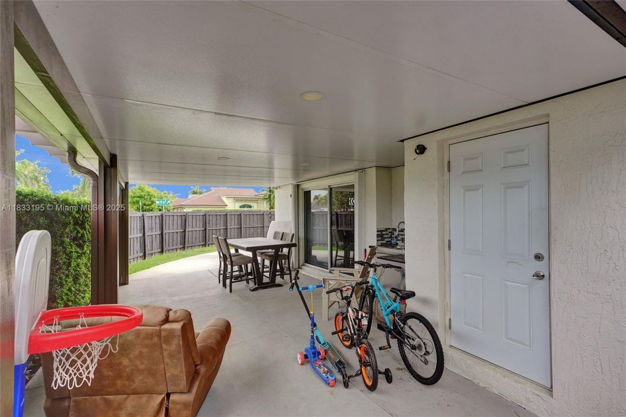 898 NW 131st Ave, Miami, FL 33182 Photo