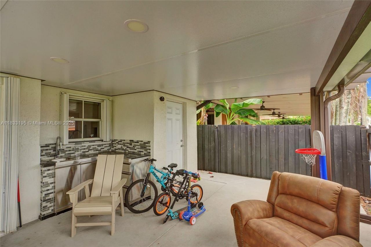 898 NW 131st Ave, Miami, FL 33182 Photo