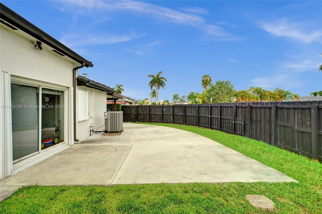 898 NW 131st Ave, Miami, FL 33182 Photo