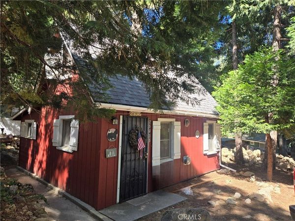 25035 Moon Drive, Crestline, CA 92325