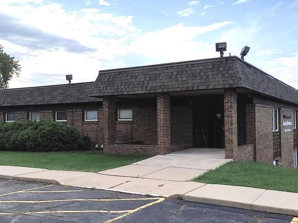 5727 Strathmoor Dr, Rockford, IL 61107