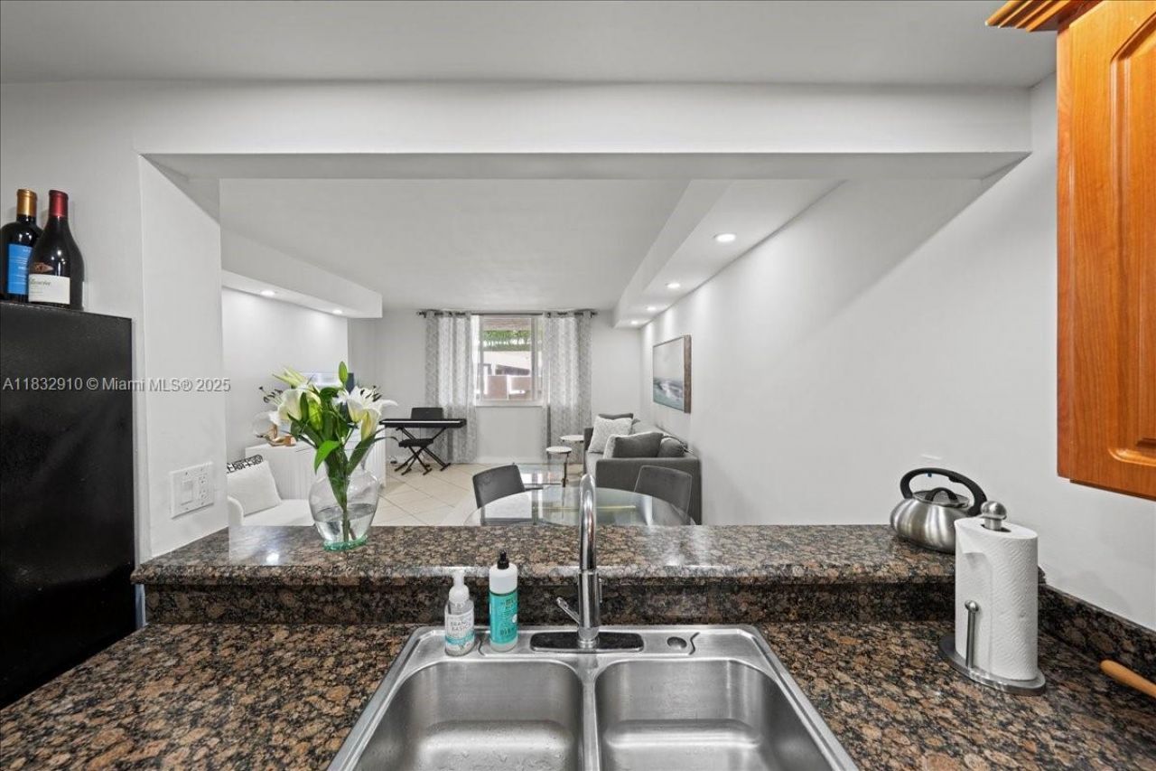 540 Brickell Key Dr, Unit 412, Miami, FL 33131 Photo