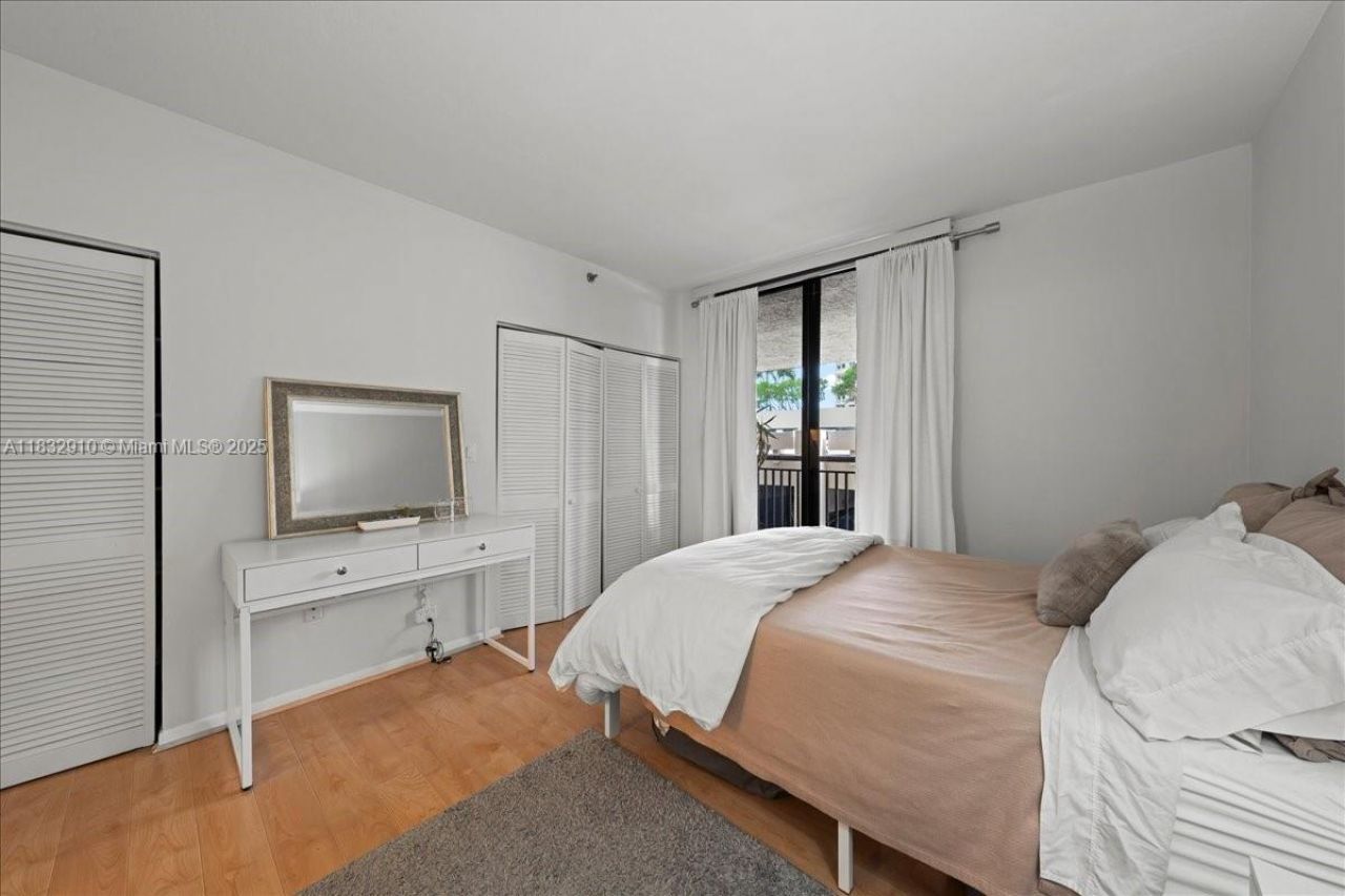 540 Brickell Key Dr, Unit 412, Miami, FL 33131 Photo