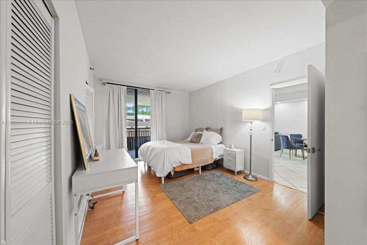 540 Brickell Key Dr, Unit 412, Miami, FL 33131 Photo