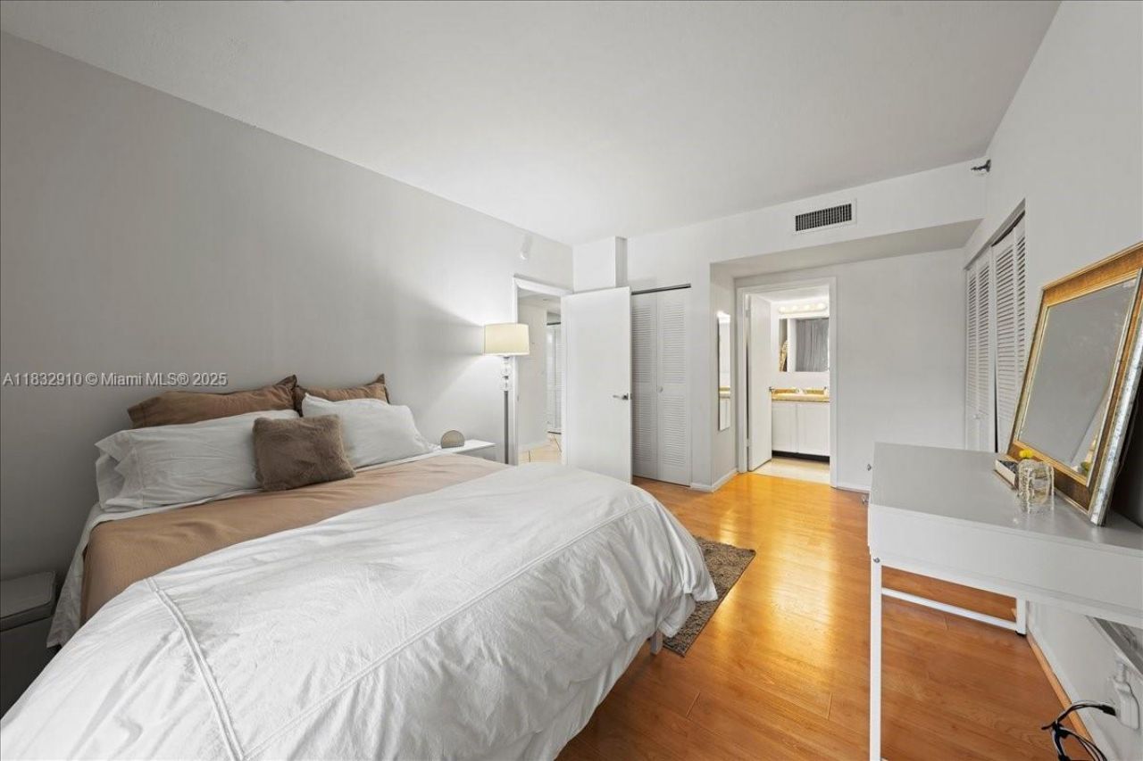 540 Brickell Key Dr, Unit 412, Miami, FL 33131 Photo