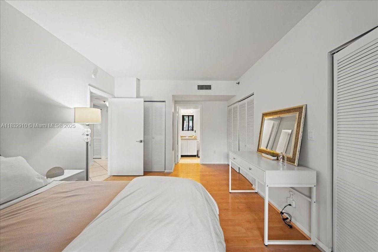 540 Brickell Key Dr, Unit 412, Miami, FL 33131 Photo