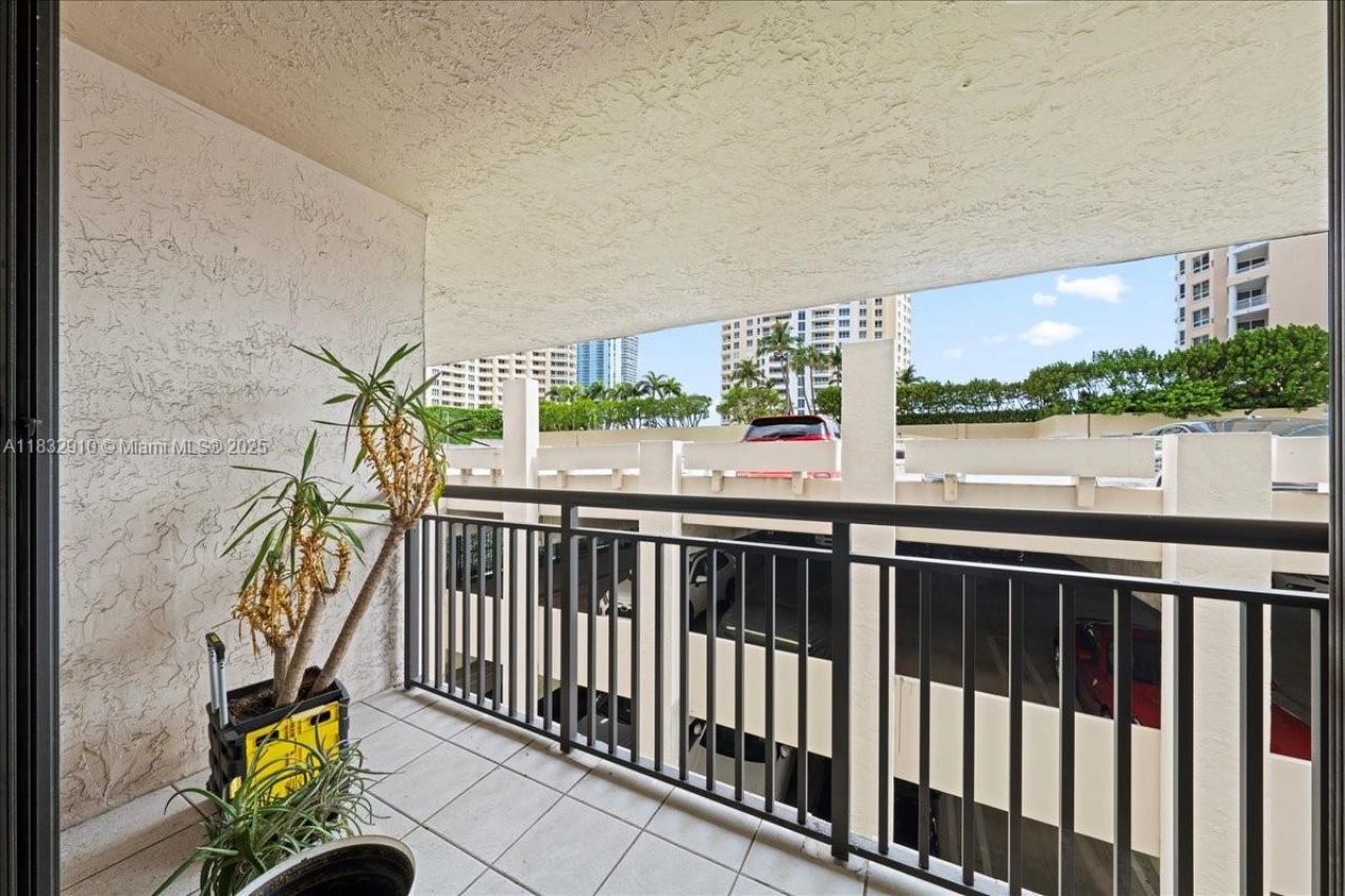 540 Brickell Key Dr, Unit 412, Miami, FL 33131 Photo