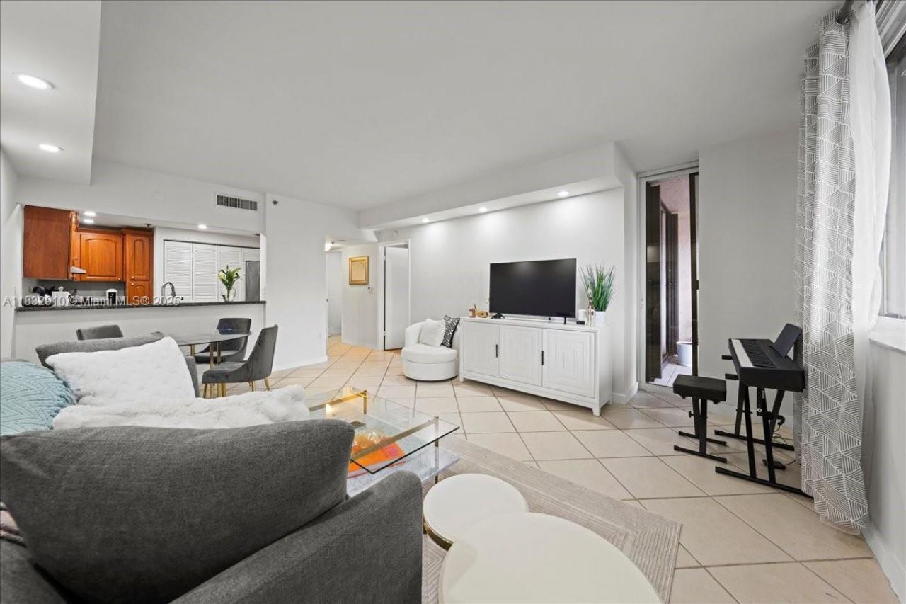 540 Brickell Key Dr, Unit 412, Miami, FL 33131 Photo