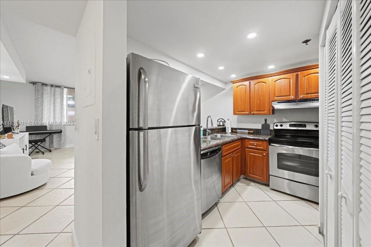 540 Brickell Key Dr, Unit 412, Miami, FL 33131 Photo