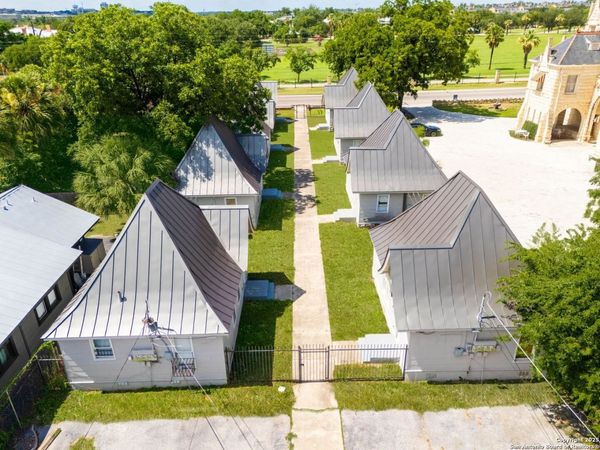 930 E Grayson St, San Antonio, TX 78208