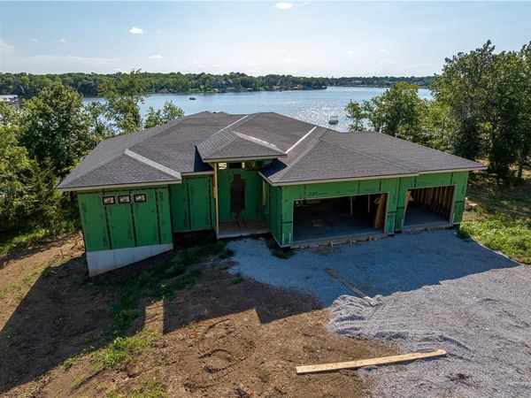 10 Tomahawk Circle, Lake Winnebago, MO 64034