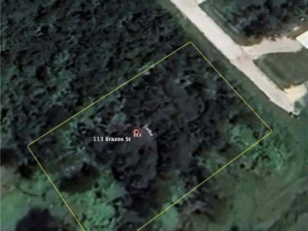 113 S Brazos Avenue , Bloomington, TX 77951