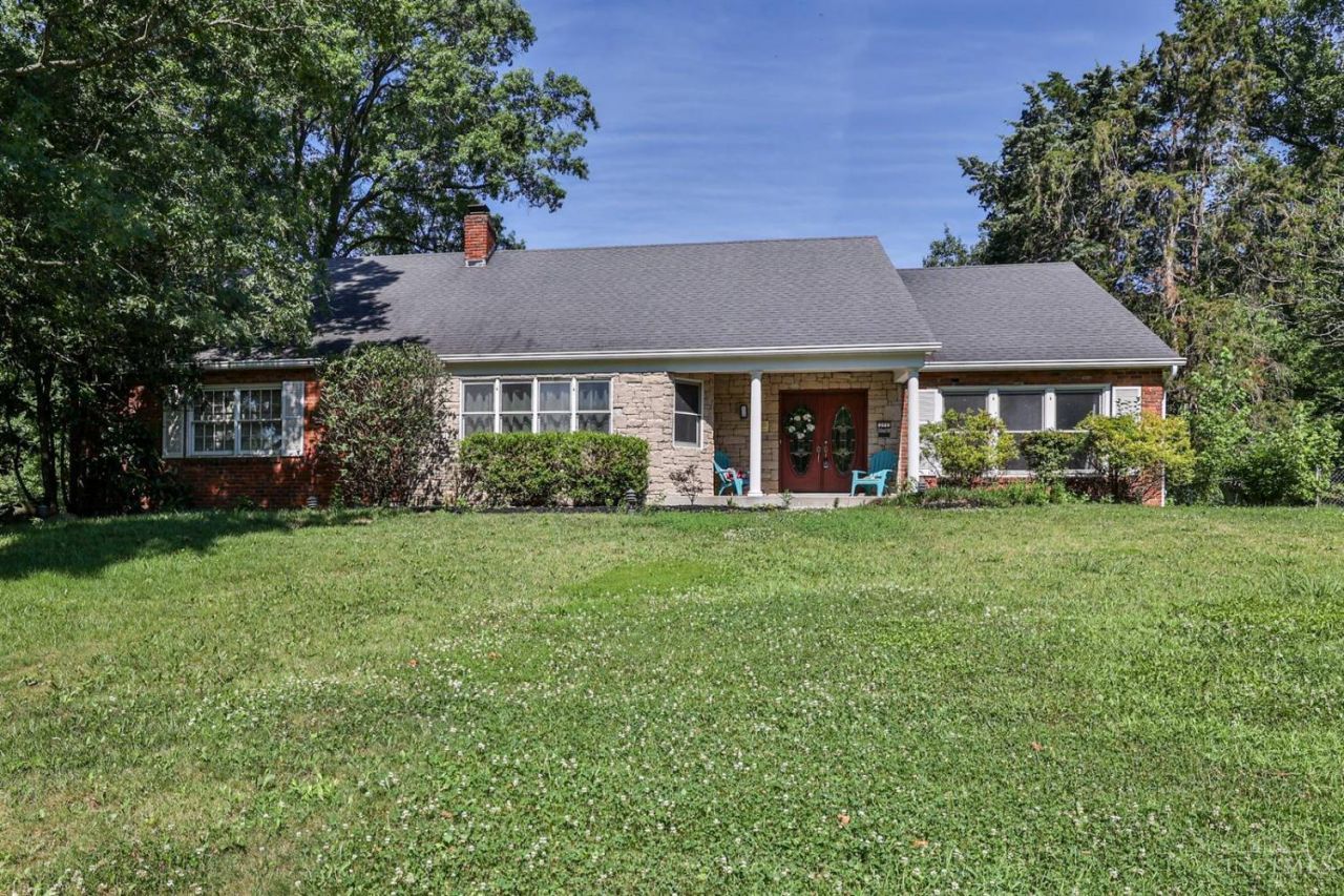 271 Poage Farm Road, Wyoming, OH 45215 Main Photo