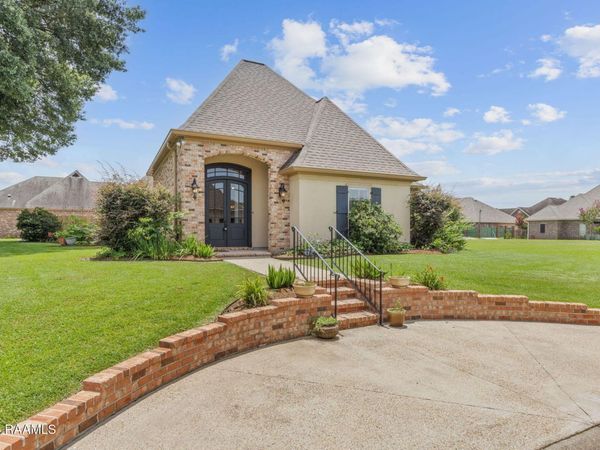 3 Carmel Bend, New Iberia, LA 70563