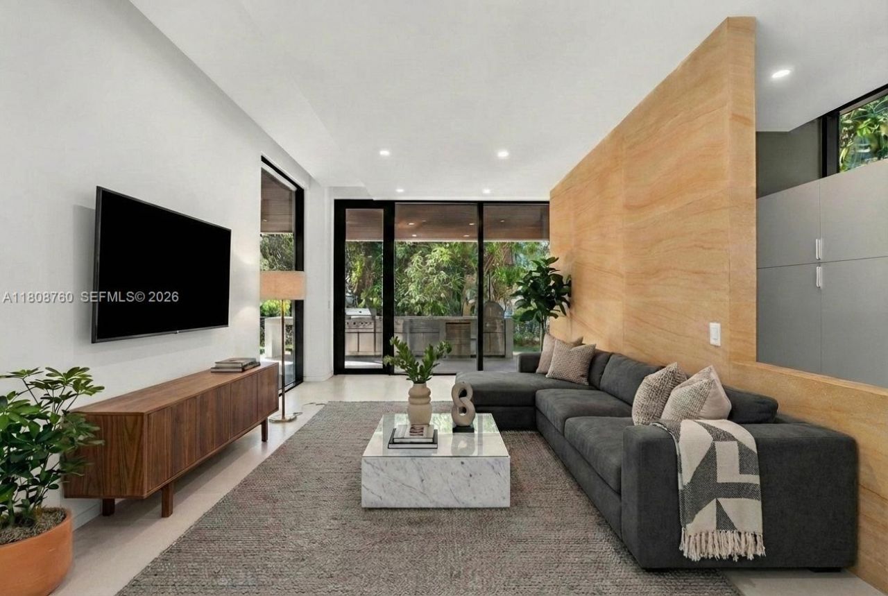 234 SW 22nd Rd, Miami, FL 33129 Photo