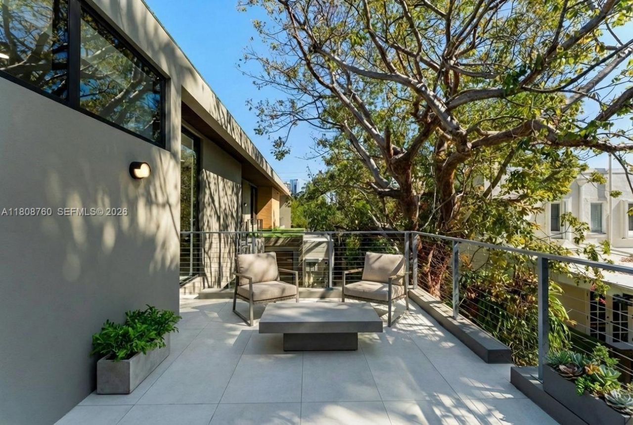 234 SW 22nd Rd, Miami, FL 33129 Photo