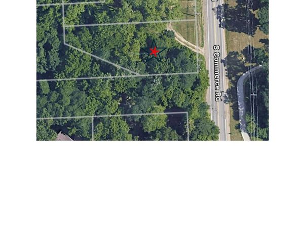 4615 S Commerce Road, Commerce Twp, MI 48382