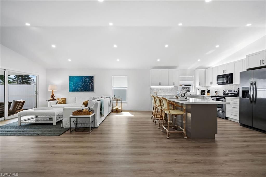 664 102nd Ave N, Naples, FL 34108 Main Photo