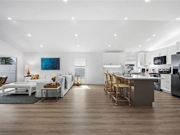 664 102nd AVE N, NAPLES, FL 34108