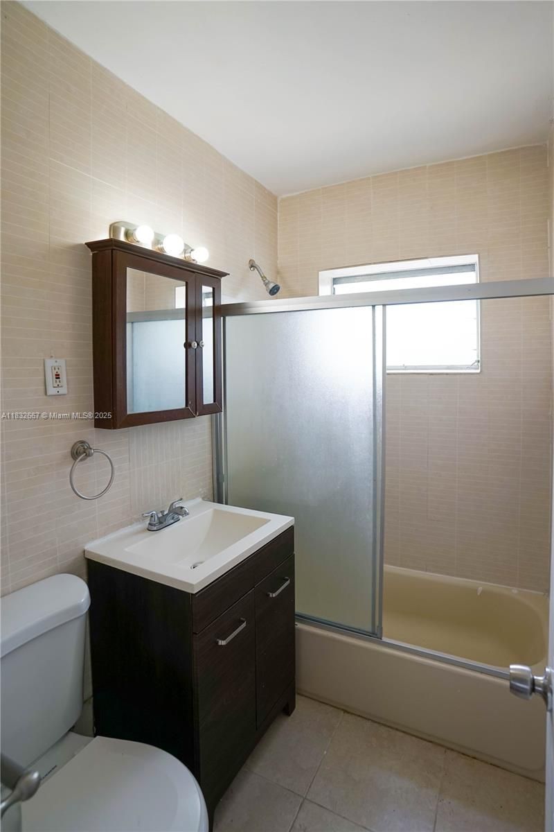 8321 Crespi Blvd, Miami Beach, FL 33141 Photo