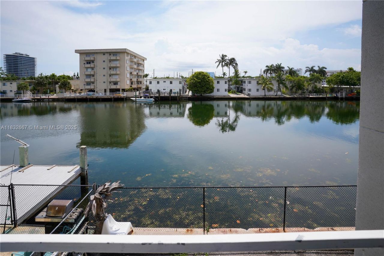 8321 Crespi Blvd, Miami Beach, FL 33141 Photo