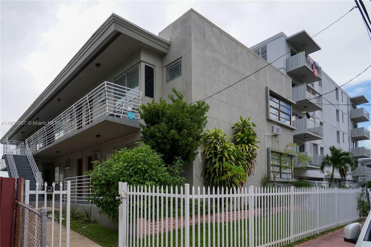 8321 Crespi Blvd, Miami Beach, FL 33141 Photo