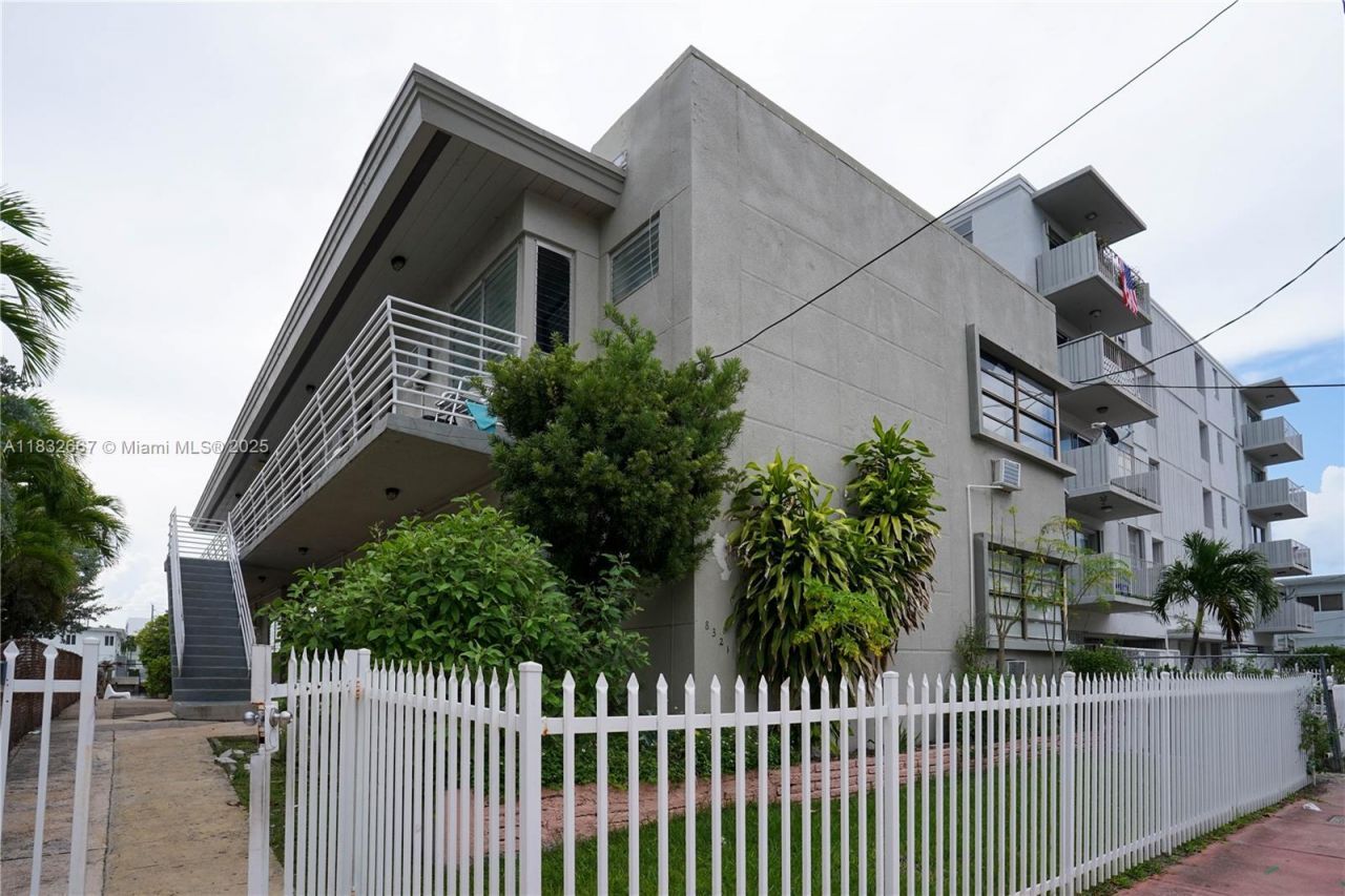 8321 Crespi Blvd, Miami Beach, FL 33141 Photo