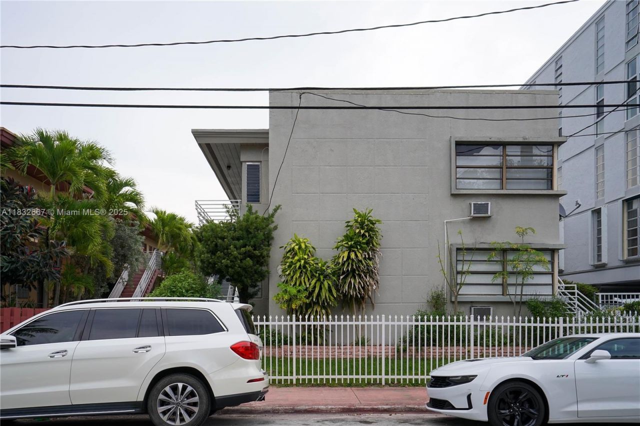 8321 Crespi Blvd, Miami Beach, FL 33141 Photo