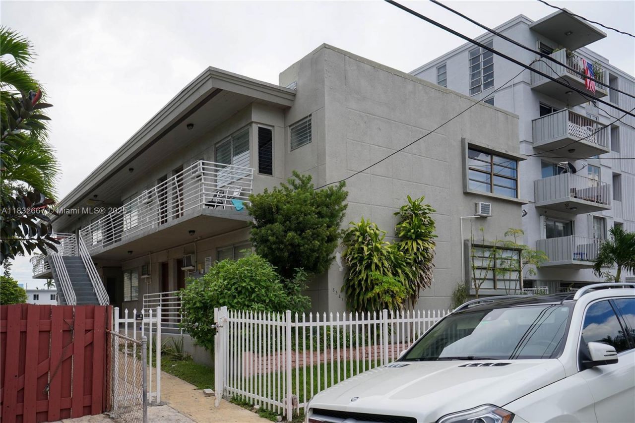 8321 Crespi Blvd, Miami Beach, FL 33141 Photo
