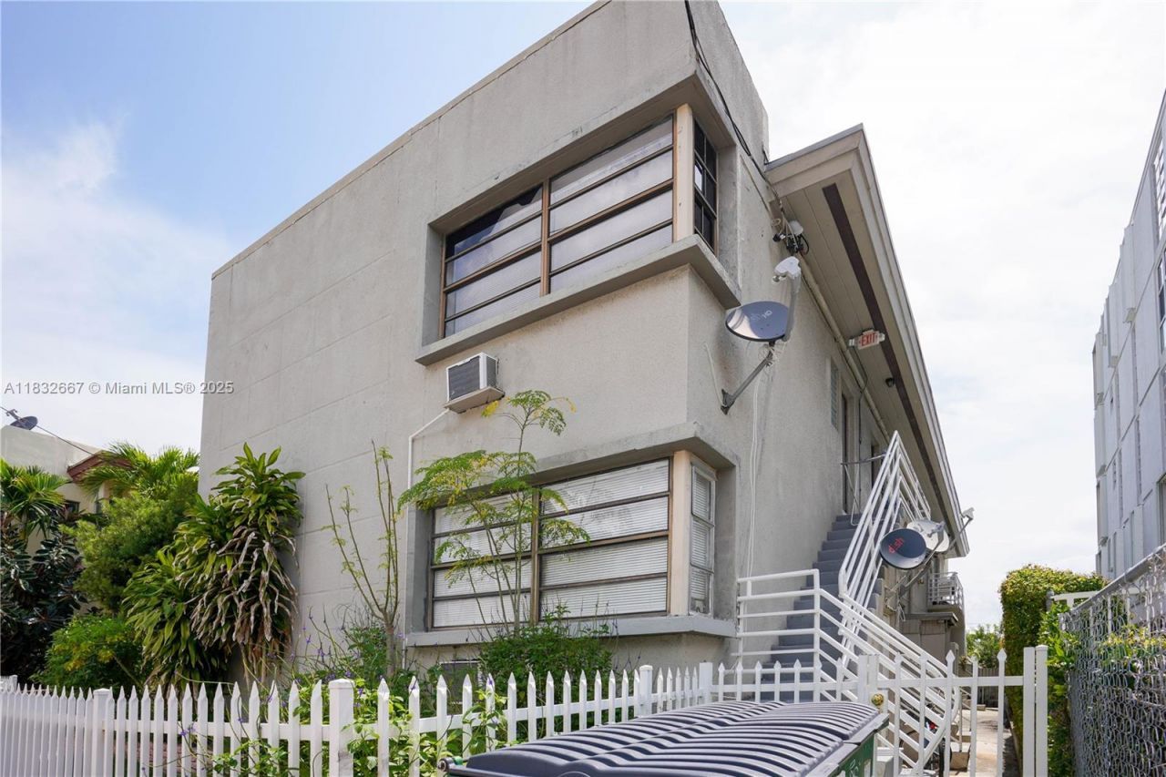 8321 Crespi Blvd, Miami Beach, FL 33141 Photo