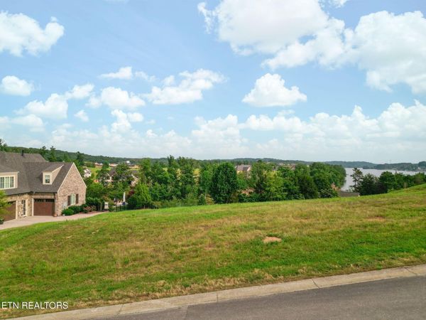 477 Zepher Drive, Lenoir City, TN 37772