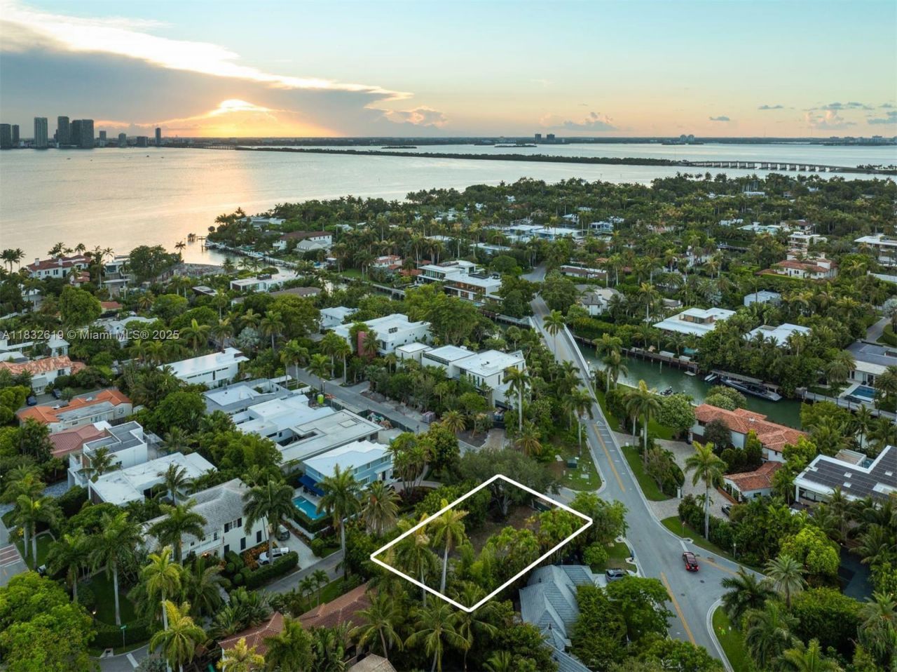 2121 Regatta Ave, Miami Beach, FL 33140 Photo