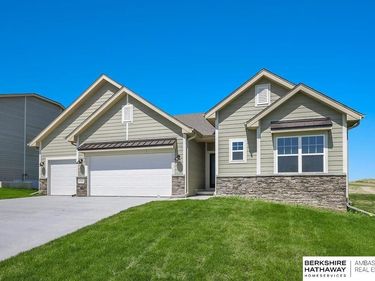 10210 S 110th Avenue, Papillion, NE 68046