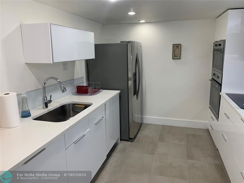 1000 Parkview Drive, Unit 319, Hallandale Beach, FL 33009 Photo